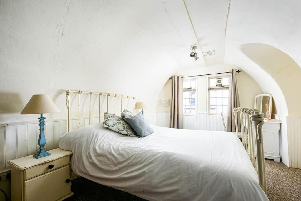 Unique 1 Bedroom Apartment-Бат Экстерьер фото
